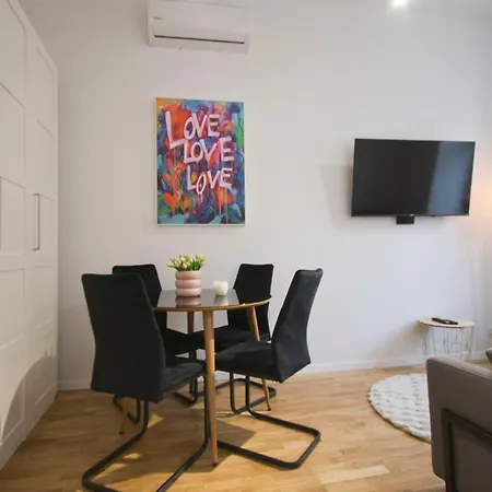Apartament Sunny Przy Rynku Z Klimatyzacja I Parkingiem Kielce Esterno foto